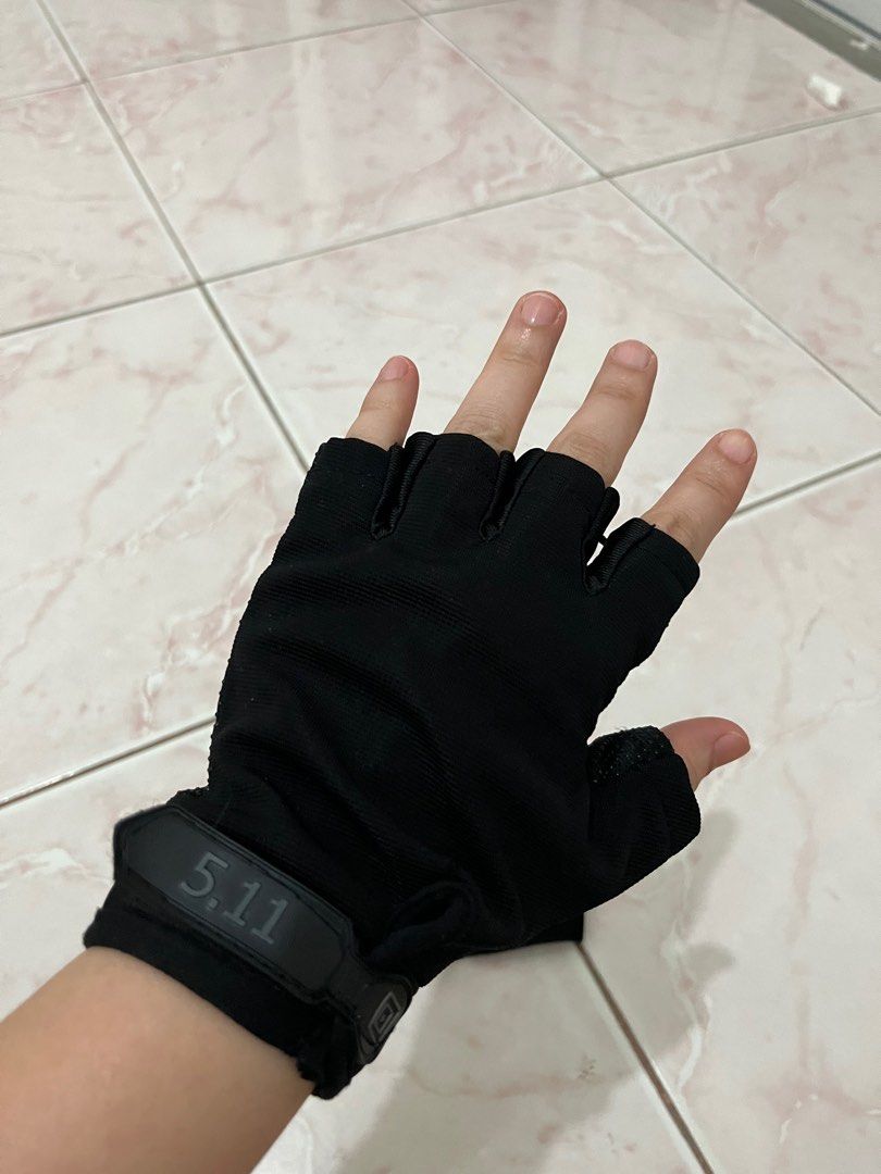 Motorcycle Gloves/Cycling gloves (Category: Activewear) located in San Fernando. Submitted by superdealitems (Listing ID 1292304226, Image 3). Description: For men or women lightly used 2 pairs.