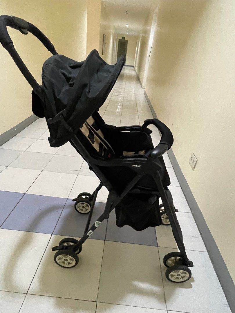 Richell Stroller (Category: Strollers) located in Mandaluyong City. Submitted by du_clutter_withme (Listing ID 1292377916, Image 3). Description: Japan thrift used only twice upon purchase still in good condition no issues needs cleaning - stored for a year .
