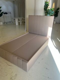 SEMI-DOUBLE UPHOLSTERED BED FRAME