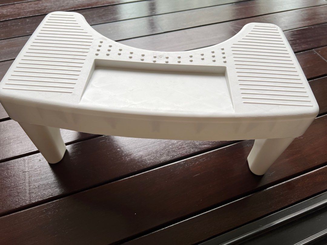 Step stool (Category: Toilet Training) located in Singapore. Submitted by kitki520 (Listing ID 1292291442, Image 2). Description: .