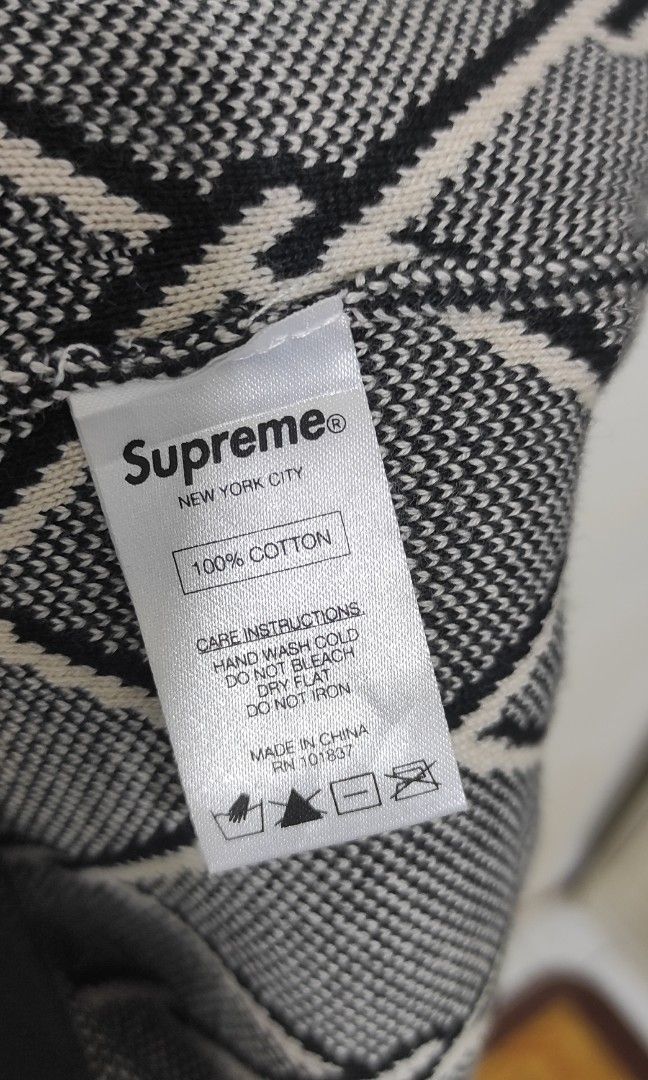 supreme chain link sweater Fesyen Pria Pakaian Atasan di Carousell