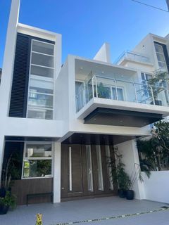 Three Storey House and Lot with Partial Roofdeck For Sale Acacia Estate Taguig City Mahogany Place 3 M Residences near BGC, Makati ,Airport Ready for Occupancy