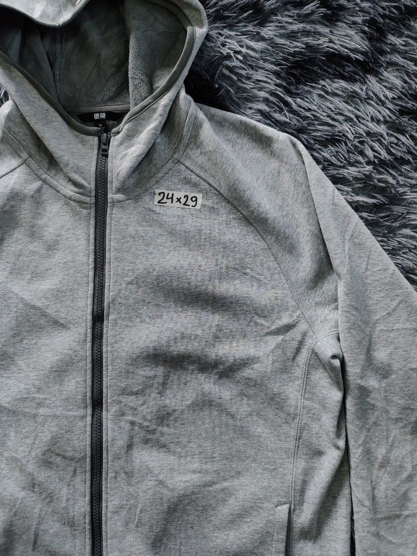 Uniqlo Techfleece jacket grey XL (Category: Coats, Jackets and Outerwear) located in Daet. Submitted by el.patron.thrift (Listing ID 1292352821, Image 3). Description: XL 24x29 Excellent condition No issue Check feedbacks for peace of mind Thanks for viewing.
