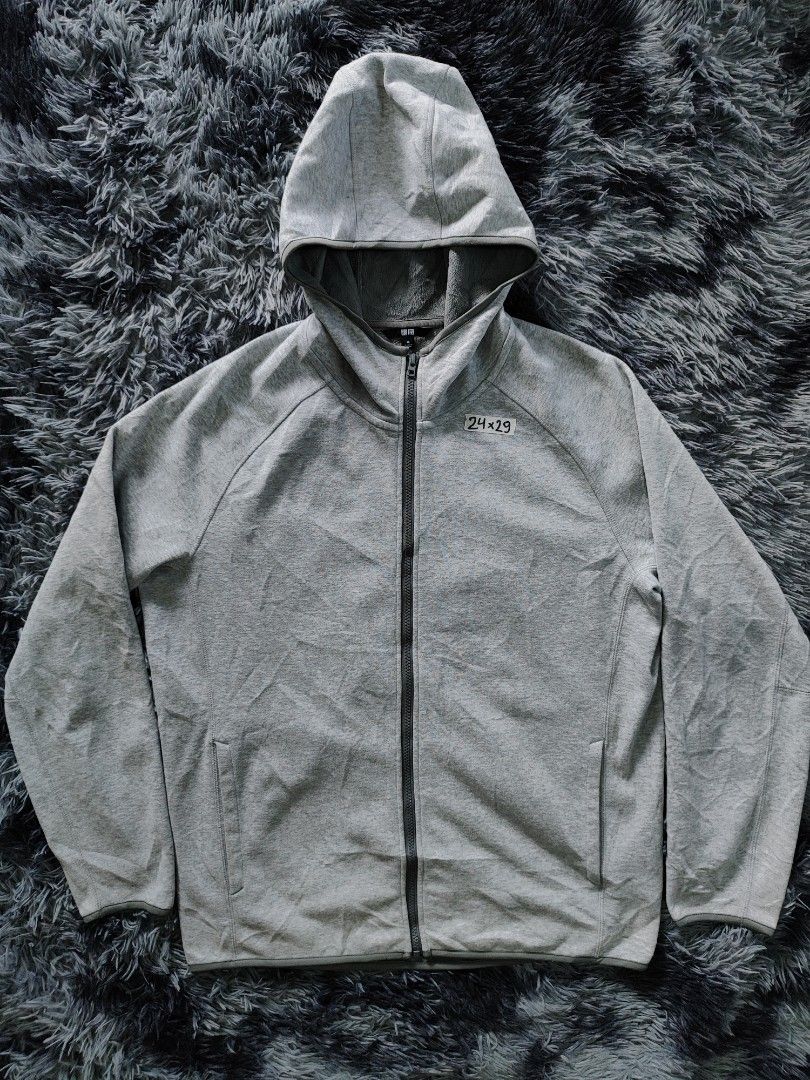 Uniqlo Techfleece jacket grey XL (Category: Coats, Jackets and Outerwear) located in Daet. Submitted by el.patron.thrift (Listing ID 1292352821, Image 1). Description: XL 24x29 Excellent condition No issue Check feedbacks for peace of mind Thanks for viewing.