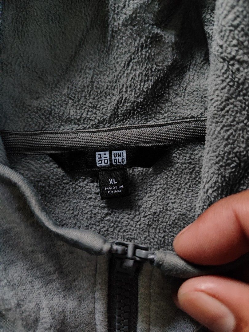 Uniqlo Techfleece jacket grey XL (Category: Coats, Jackets and Outerwear) located in Daet. Submitted by el.patron.thrift (Listing ID 1292352821, Image 2). Description: XL 24x29 Excellent condition No issue Check feedbacks for peace of mind Thanks for viewing.