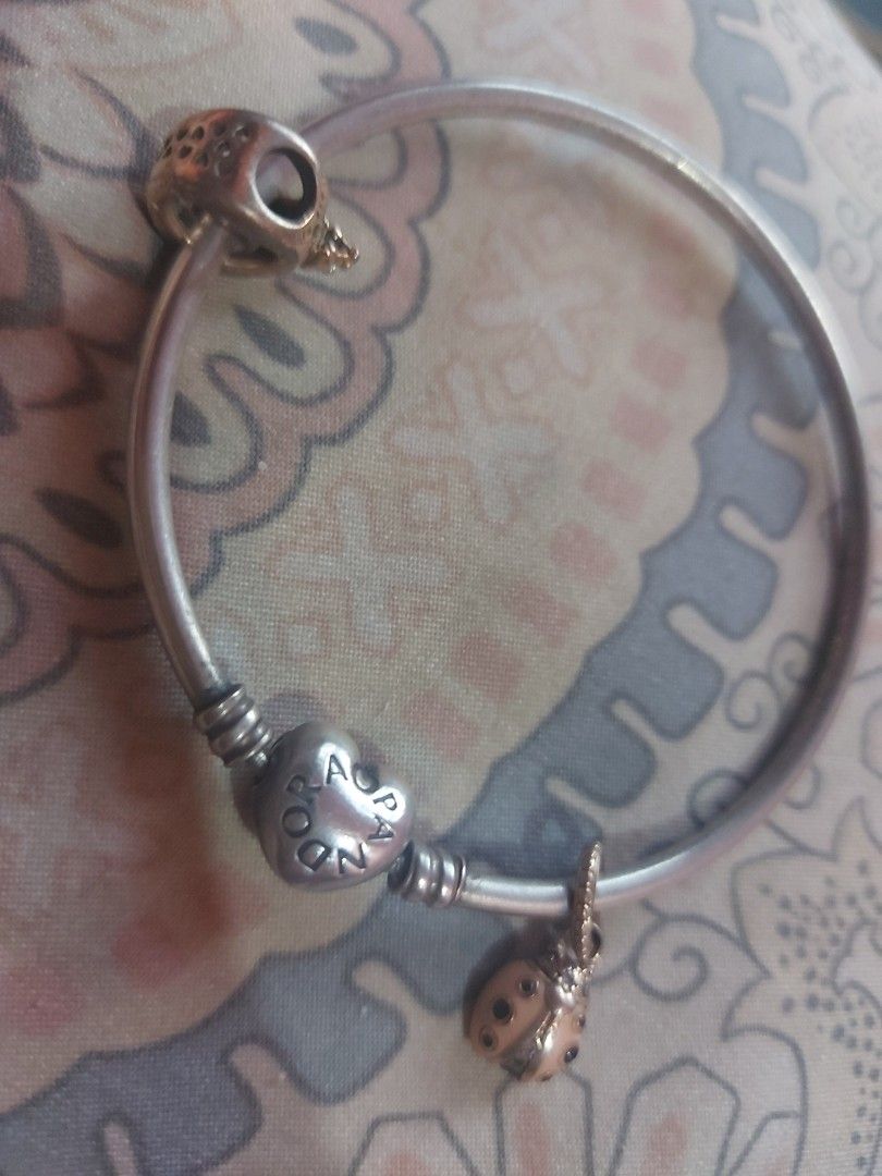 2nd hand pandora shop charms