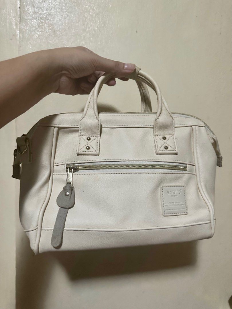 Anello Leather Sling Bag (Category: Cross-body Bags) located in Quezon City. Submitted by shaect (Listing ID 1292559787, Image 2). Description: Authentic ⭐️ With some discoloration on the zipper due to usage. .
