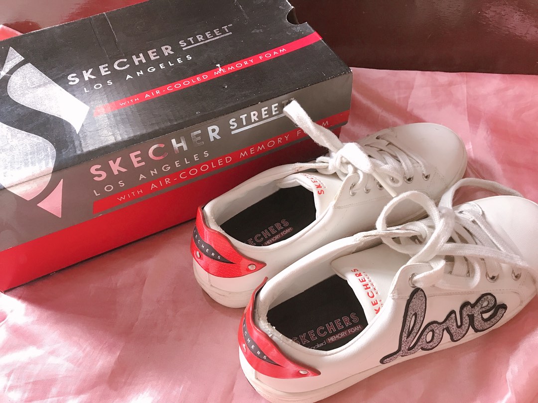 Skechers goldie sealed hot sale with a kiss