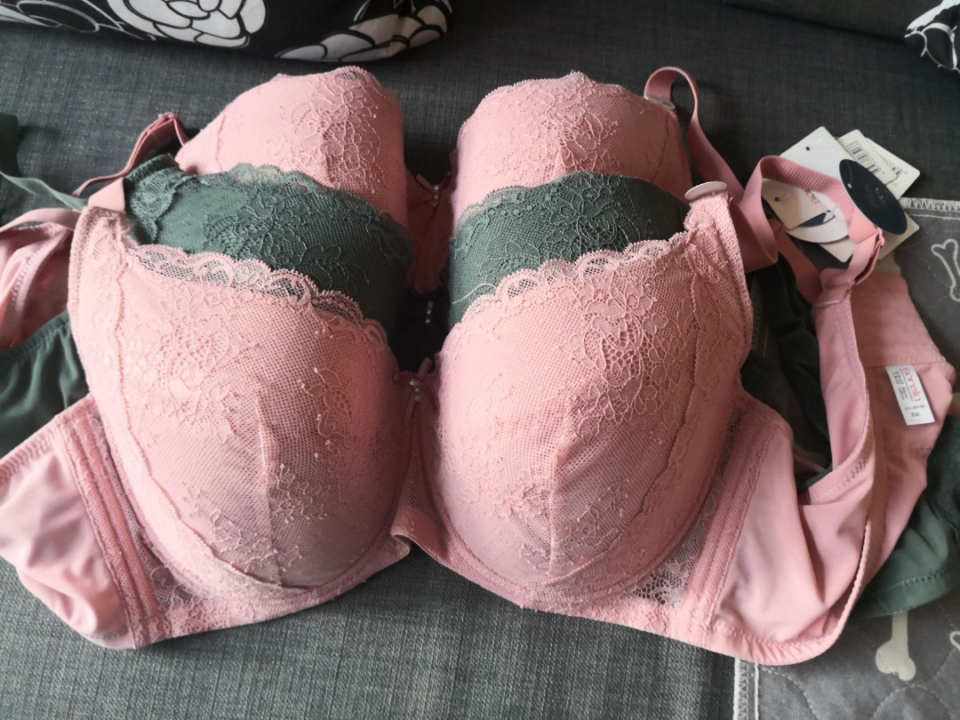 October Sales Sale Marks & Spencer bra minimiser underwire bras White Nude  Beige White Size 34B, Women's Fashion, New Undergarments & Loungewear on  Carousell