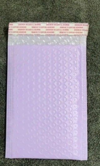Bubble Polymailer (Category: Craft Supplies & Tools) located in Singapore. Submitted by hkitty.20d2mlal (Listing ID 1235283115, Image 2). Description: 10 for $2.50 Mix and match is available (cream and Lilac) Dimension : 13 x 18+4 cm Tracked Mailing : $2.50 Meetup only at the place listed. Pm if int Thank you ^^.