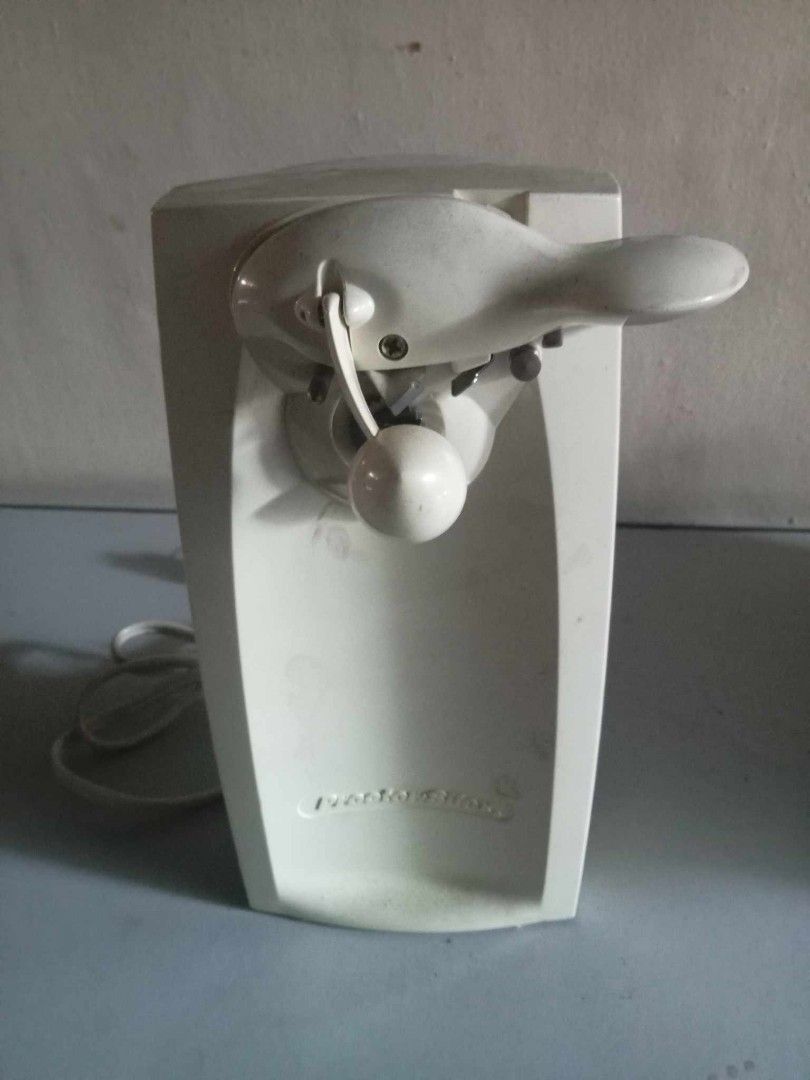 Can opener (Category: Knives & Chopping Boards) located in San Juan City. Submitted by ARob88 (Listing ID 1292477837, Image 1). Description: never used no box.
