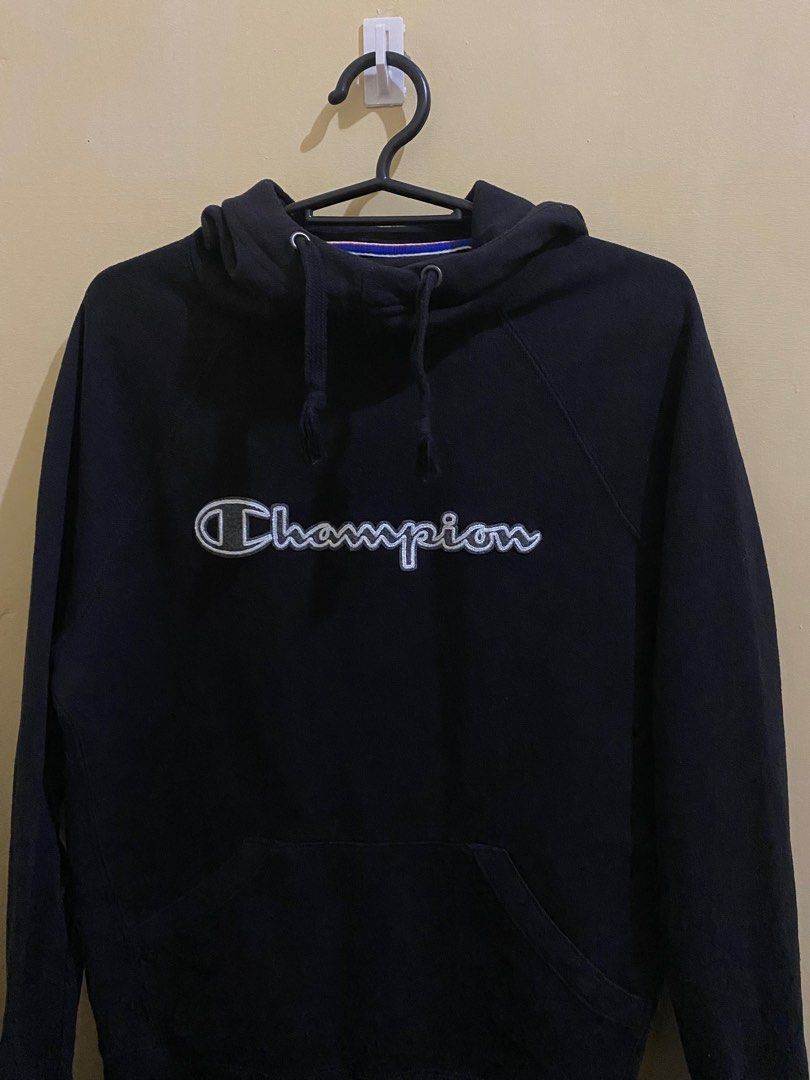 Champion Hoodie XS (Category: Coats, Jackets and Outerwear) located in Rizal. Submitted by reddd__ (Listing ID 1292558683, Image 1). Description: Legit Champion Hoodie Patched Champion logo Xs on tag for women / youth (18”W × 23” L) Color rate: 9.5/10 Issue: Missing stitch sa hoodie (See last photo) Overall in good condition Negotiable.