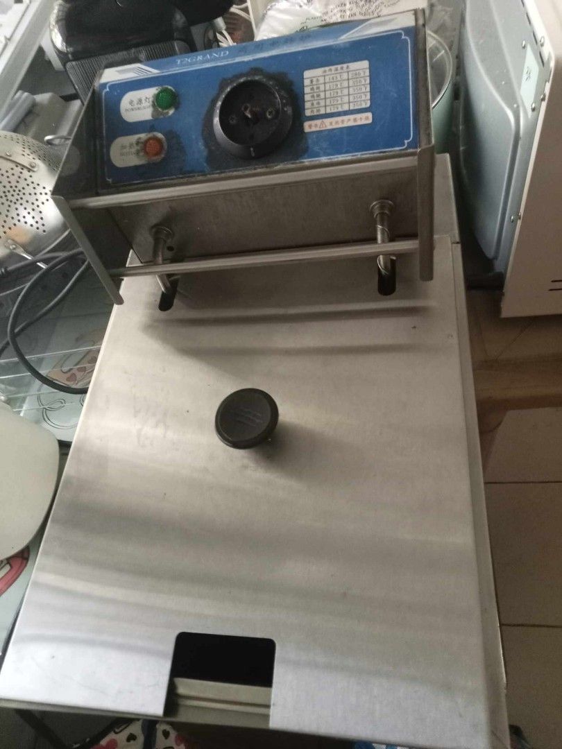 Deep Fryer (Category: Cookware & Accessories) located in San Juan City. Submitted by ARob88 (Listing ID 1292477273, Image 3). Description: 5L Deep Fryer.