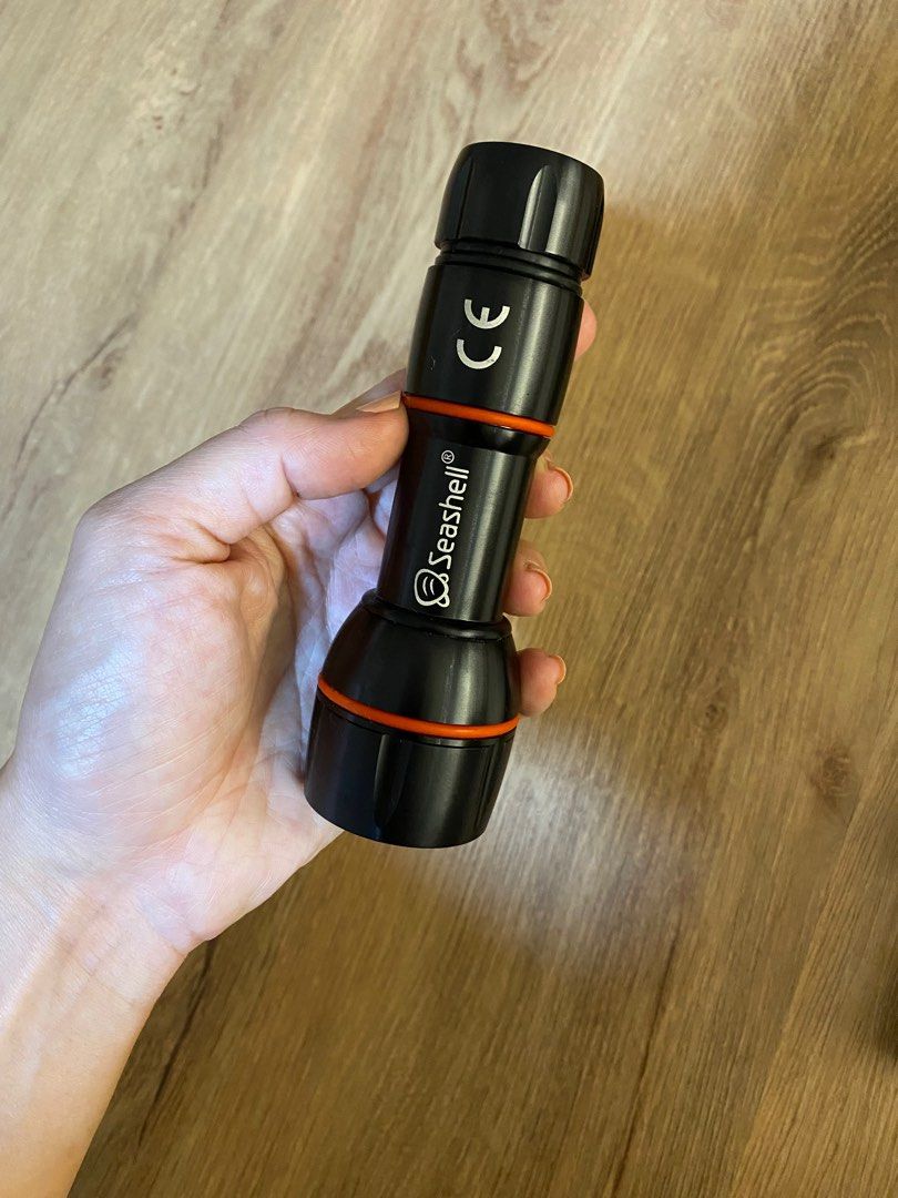Diving Torch (Category: Other Sports Equipment and Supplies) located in Singapore. Submitted by sweetypoops (Listing ID 1292514629, Image 1). Description: .