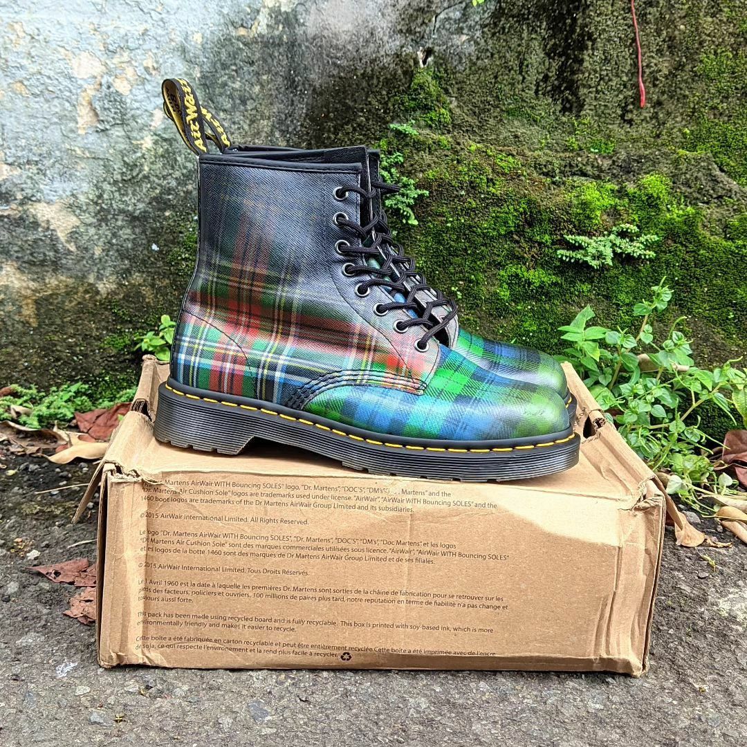 1460 TARTAN, Fesyen Pria, Sepatu Sepatu Boot di Carousell