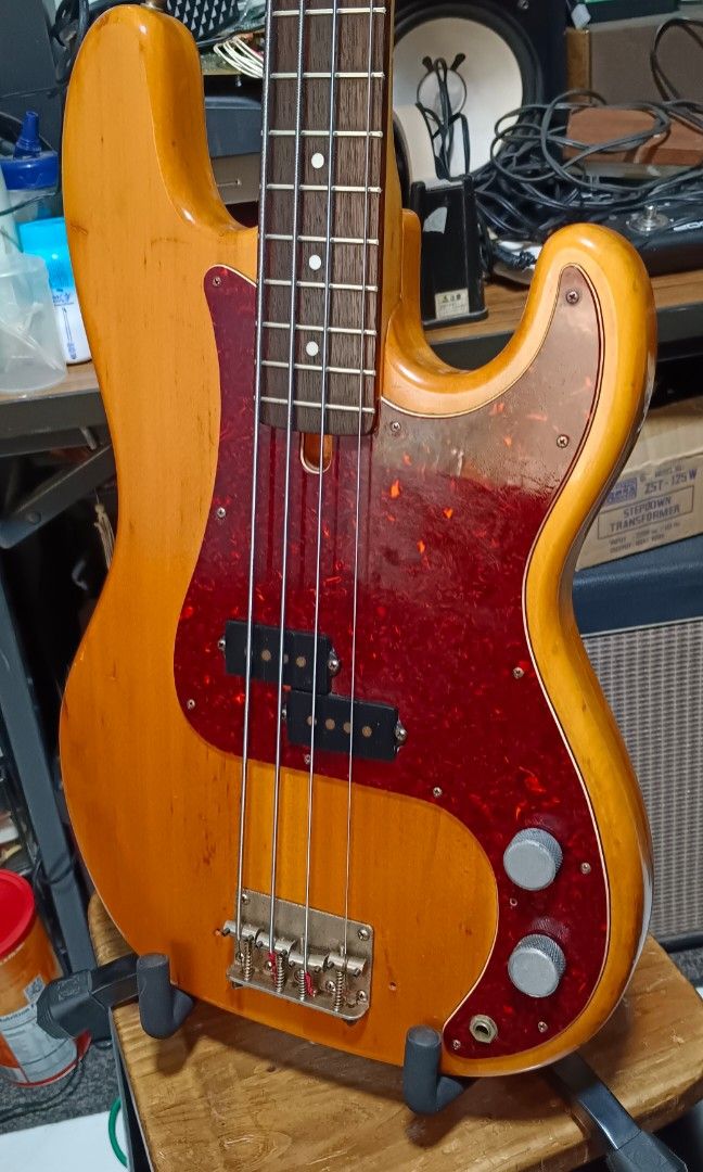 Greco electric bass guitar (Category: Musical Instruments) located in Paranaque City. Submitted by yourhonorvoy (Listing ID 1292446944, Image 2). Description: 😍😍😍 Greco electric bass 35k only With soft case Vintage With dents and scratches only 🤩Old strings installed 🤩Ok ang electronics at pick ups 🤩Low action 🤩Straight neck 🤩Sarap hawakan Ng neck pwede sa maliit Ang kamay 👍Payment thru cash, bank transfer, gcash or in any remittance cen