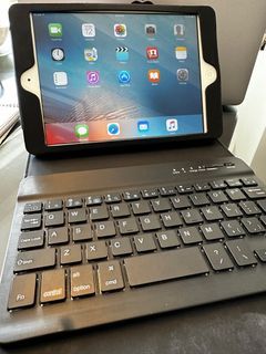 Ipad Mini with FREE Kate Spade Case and keyboard
