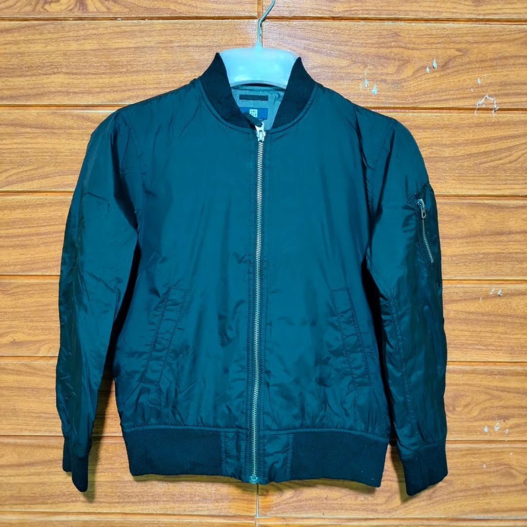 Jaket bomber pria UNIQLO hitam size S fit M jaket casual pria murah