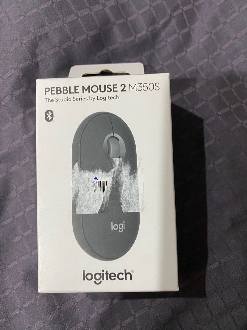 Logitech Wireless Mouse (Category: Mouse & Mousepads) located in Singapore. Submitted by berry_shine8 (Listing ID 1292573049, Image 1). Description: Brand new .