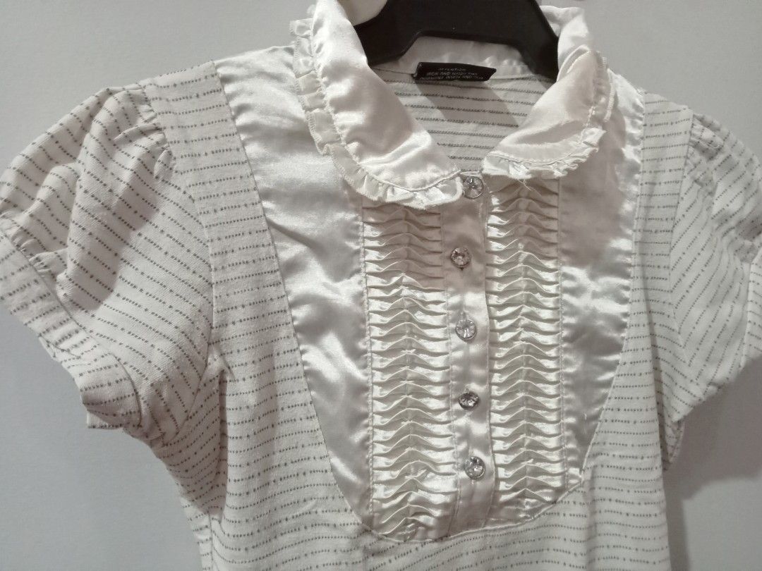 Lolita Blouse Greyish White (Category: Blouses) located in Las Pinas. Submitted by eclairtheloon (Listing ID 1292562306, Image 2). Description: Can fit XS-S Bought from Japan Color is both grey and white in real life. Payment option: Gcash PM for shipping options Location: Quezon City.