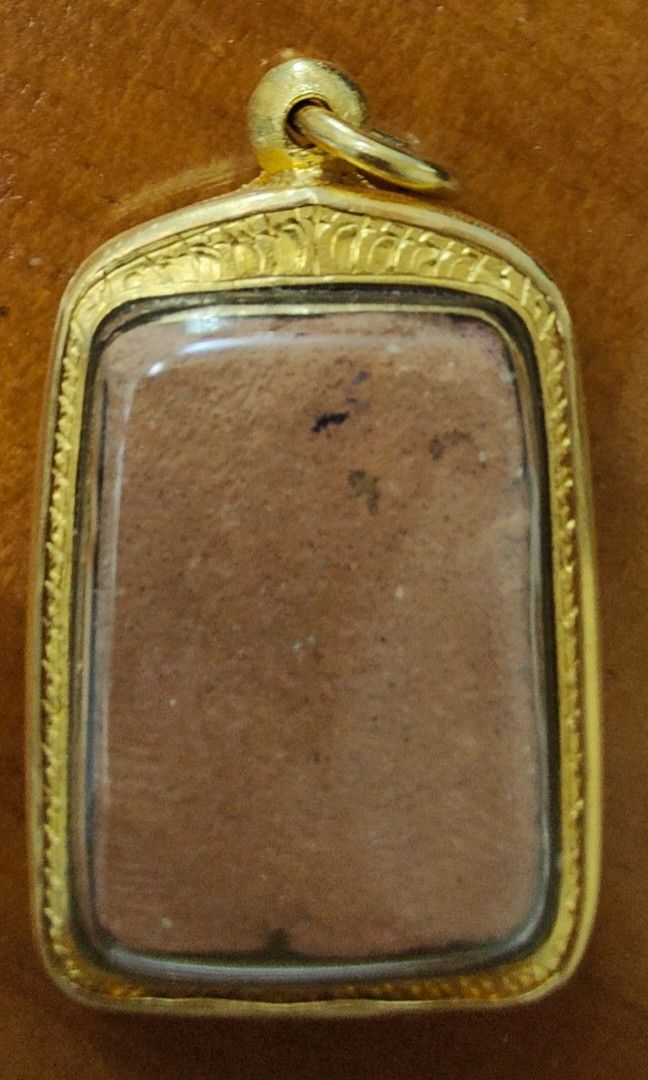 Lp parn (Category: Religious Items) located in Singapore. Submitted by suk_jai_thai_artefacts (Listing ID 1292506413, Image 2). Description: Monk: Lp parn Temple: Wat Bang nong Kho BE 2460 with smk and gold casing. https://m.youtube.com/watch?v=f7E9YTZr08k chicken is known for wealth fetching.
