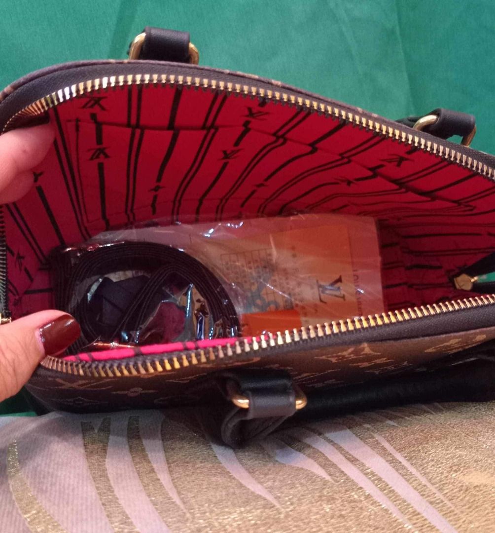 LV (surplus bag) (Category: Luxury Bags & Wallets) located in Pasig City. Submitted by mrcouture_shop (Listing ID 1292601665, Image 2). Description: SURPLUS BAG - (from Vietnam) LV handbag *surplus - bnew but old stocks ON-HAND ITEM!! FIRM PRICE!! METHOD OF PAYMENT: MAYA - BANK TRANSFER - GCASH - COD by LALAMOVE METHOD OF DELIVERY: LBC - LALAMOVE - GRAB (shouldered by the buyer).