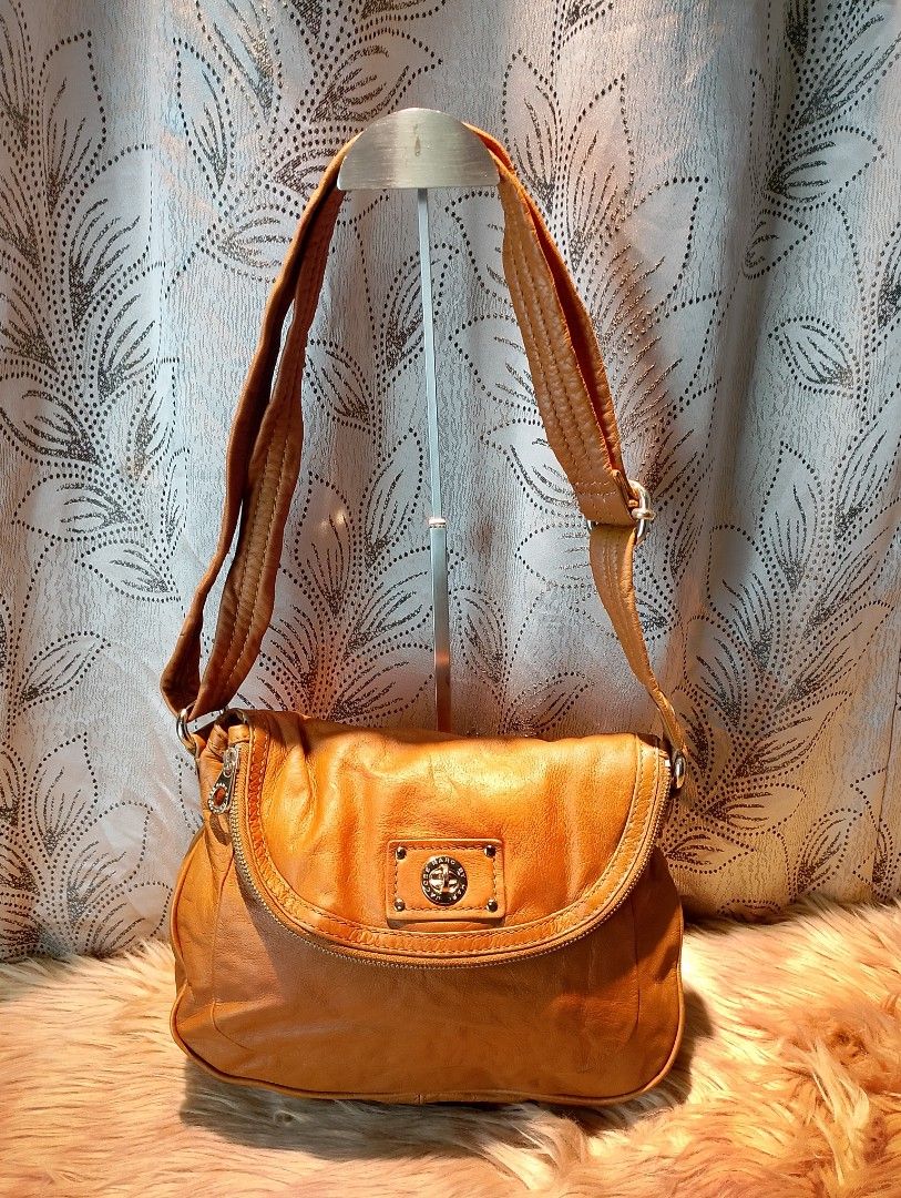 Marc jacobs sling deals bag