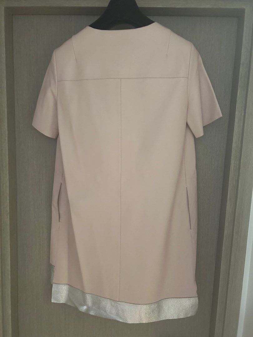 Marni leather Coat （分類：外套及戶外衣服）位於 Hong Kong。 由 honestlybb 提交（商品編號 1292534259，圖片 2）。簡介： 💯 real 香港正店買 No receipt 非誠勿擾 Summer Edition Size It40 不適合完美主義者。