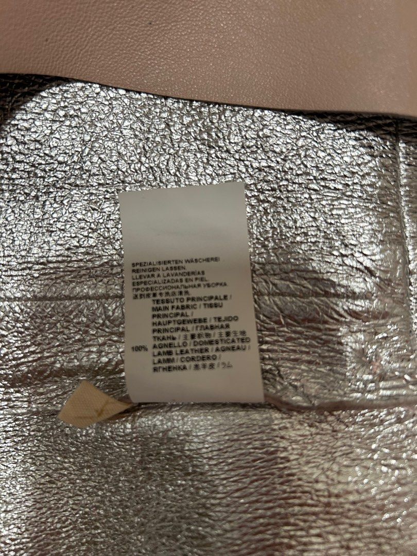 Marni leather Coat （分類：外套及戶外衣服）位於 Hong Kong。 由 honestlybb 提交（商品編號 1292534259，圖片 4）。簡介： 💯 real 香港正店買 No receipt 非誠勿擾 Summer Edition Size It40 不適合完美主義者。