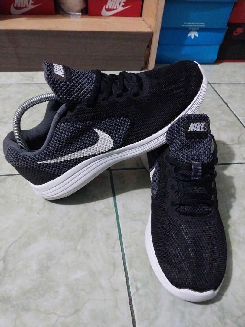 Nike revolution 3 40 5