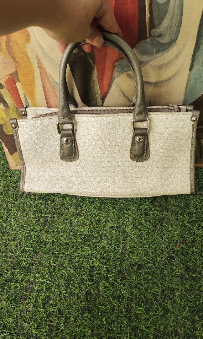 Original Louis Castel Leather Hand Bag (Category: Luxury Bags & Wallets) located in Santa Cruz. Submitted by retroflash (Listing ID 1292474119, Image 2). Description: minimal sign of usage only.