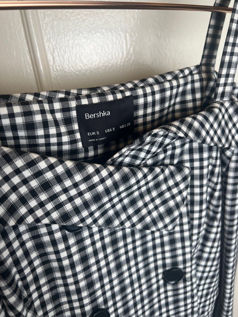 Plaid Bershka Off shoulder blazer (Category: Blouses) located in Quezon. Submitted by ellephant21 (Listing ID 1292478169, Image 2). Description: As is :).