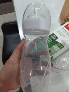 Playtex disposable feeding bottle and bottle liners