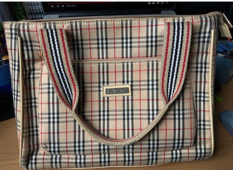 Pre-love Authentic Burberry (Category: Luxury Bags & Wallets) located in Paranaque City. Submitted by lanas.x (Listing ID 1292527061, Image 1). Description: Authentic Burberry. Selling my mom’s pre-loved bag from her closet. Issue as shown on the photo. Signs of wear.