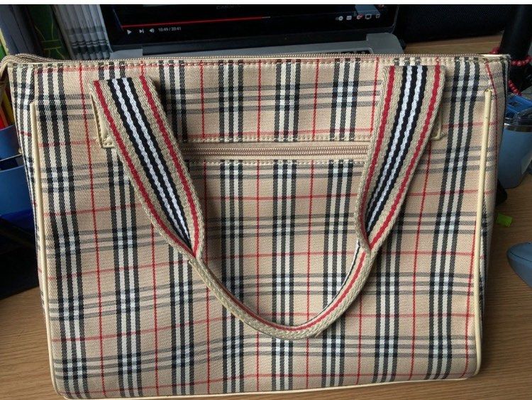 Pre-love Authentic Burberry (Category: Luxury Bags & Wallets) located in Paranaque City. Submitted by lanas.x (Listing ID 1292527061, Image 2). Description: Authentic Burberry. Selling my mom’s pre-loved bag from her closet. Issue as shown on the photo. Signs of wear.