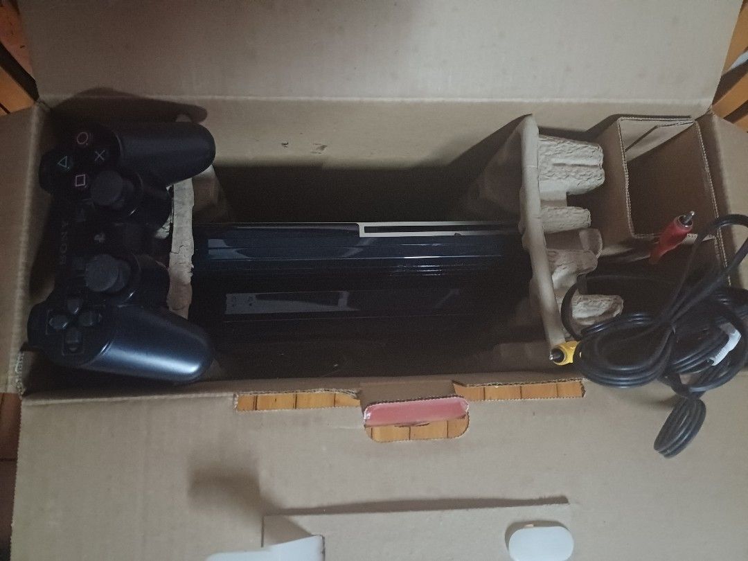 PS3 （分類：PlayStation）位於 Hong Kong。 由 mondaychu66 提交（商品編號 1292473333，圖片 3）。簡介： 圖中所有，红燈，攞放太久，已壞，合收藏者或自行维修，上水取。