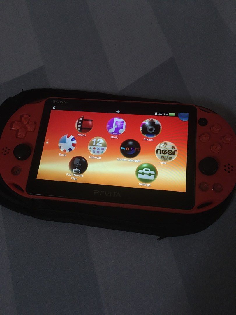 Ps Vita 2000 with 32gb memory and 6 games, Video Gaming, Video 
