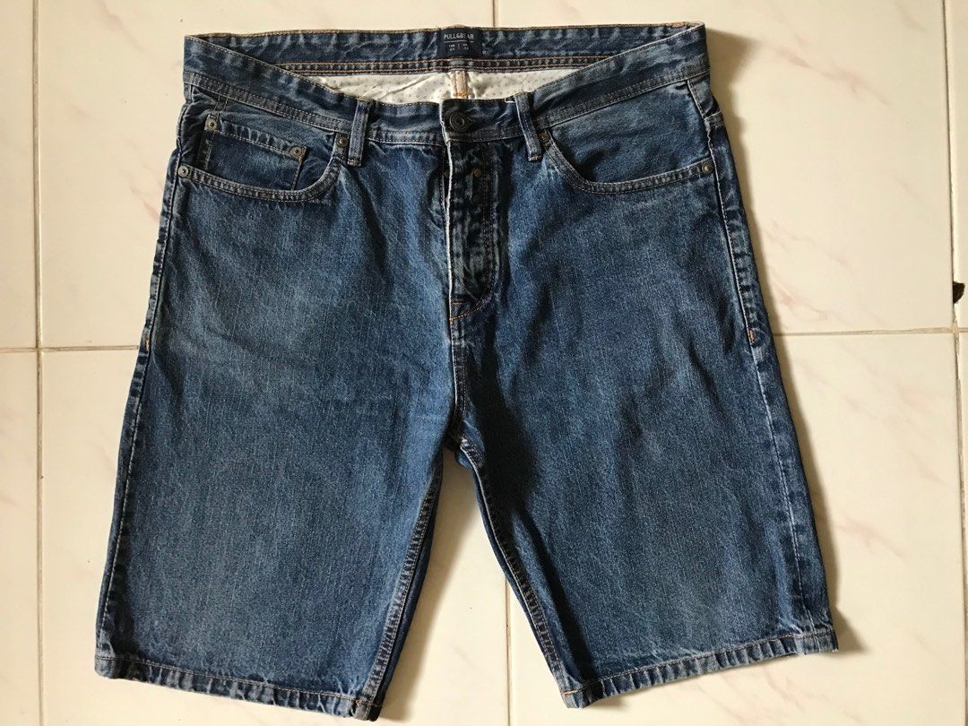 Pull&Bear Jorts (Category: Shorts) located in Victoria. Submitted by thrifted_garments (Listing ID 1292572230, Image 1). Description: Size 34 Issue pn last pics.