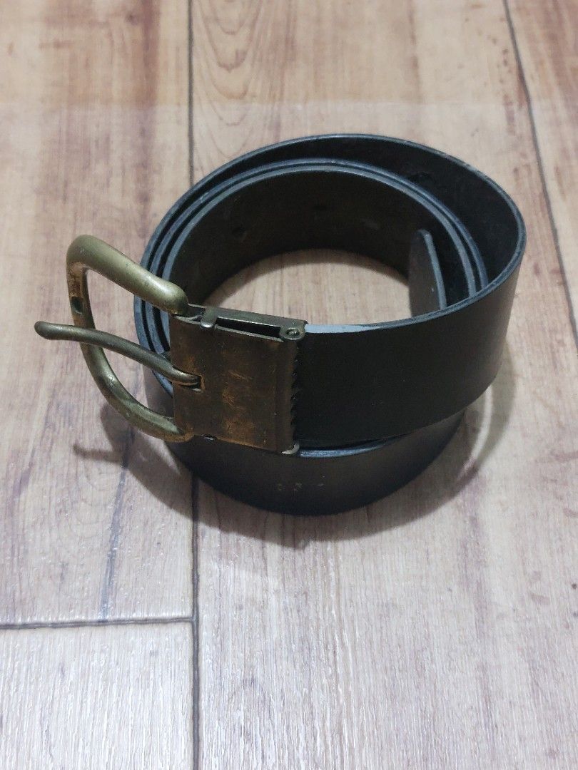 SALE! 200 G3 LEATHER BELT (Category: Belts) located in Muntinlupa City. Submitted by sakurambo_des (Listing ID 1292555367, Image 1). Description: SALE 200 LEATHER BELT FOR MEN BRASS BUCKLE SIZE 31-36 APPROX.MEASURE.