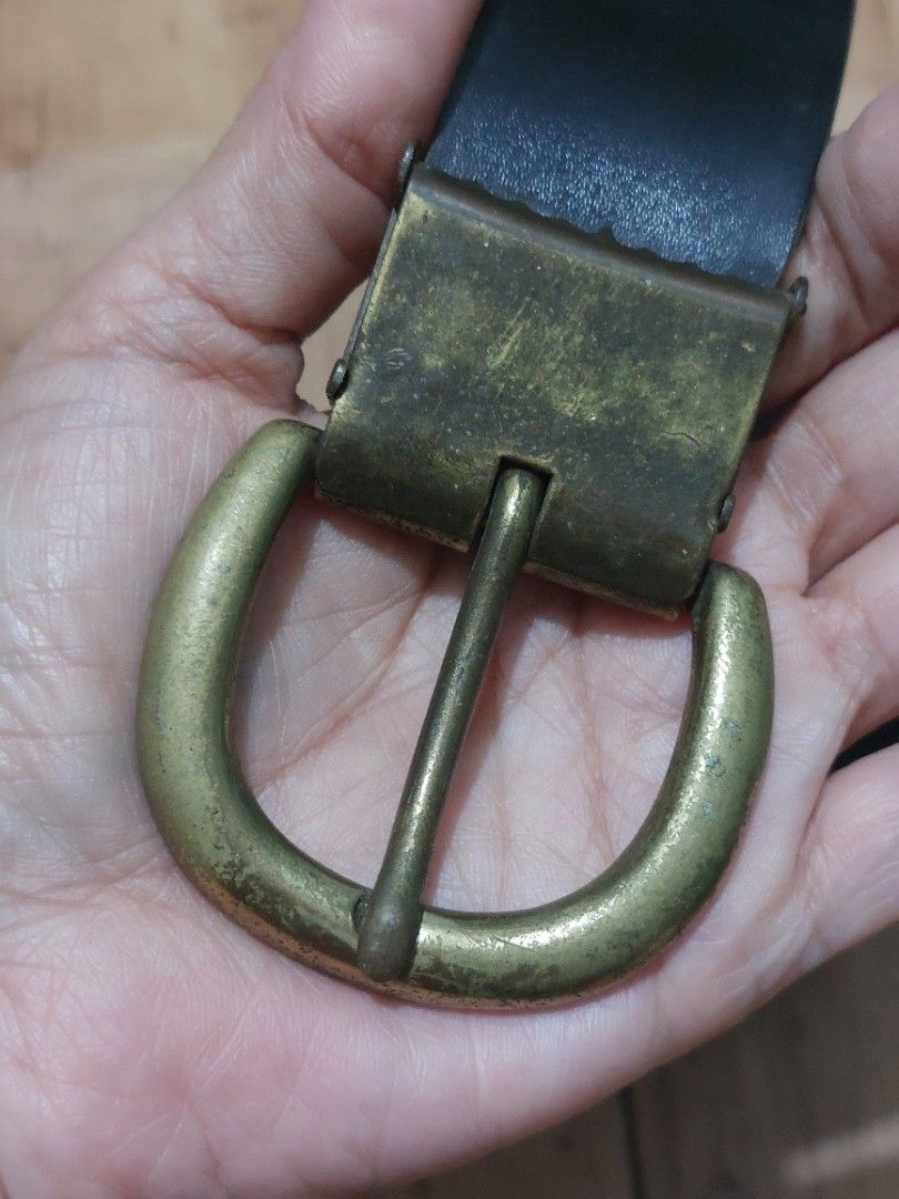 SALE! 200 G3 LEATHER BELT (Category: Belts) located in Muntinlupa City. Submitted by sakurambo_des (Listing ID 1292555367, Image 2). Description: SALE 200 LEATHER BELT FOR MEN BRASS BUCKLE SIZE 31-36 APPROX.MEASURE.