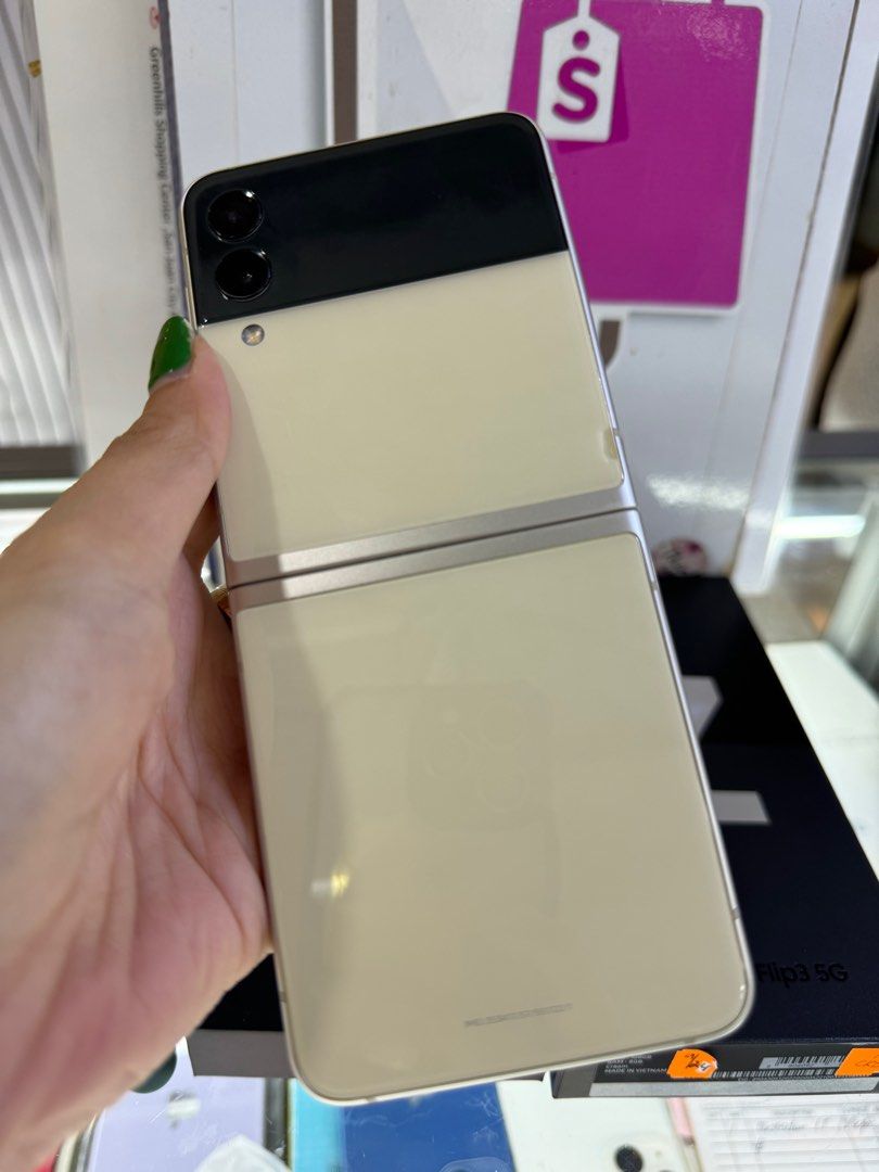 samsung flip 3 8/128gb 2ndhand (Category: Samsung) located in Cainta. Submitted by vine_gadget_shop (Listing ID 1292553698, Image 2). Description: samsung flip 3 8/128gb 2ndhand complete package my gracing sa flip nya see pictures hindi nakakaapekto sa performance check all u want pick up store greenhills shopping center we accept trade in we accepy credit card and ggives installment we do cod and door to door we ship nationwide for fast transact