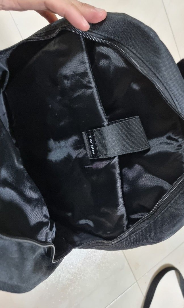 Targus Laptop Backpack (Category: Laptop Bags & Sleeves) located in Singapore. Submitted by hosalesmisc (Listing ID 1292522882, Image 3). Description: targus laptop bag.