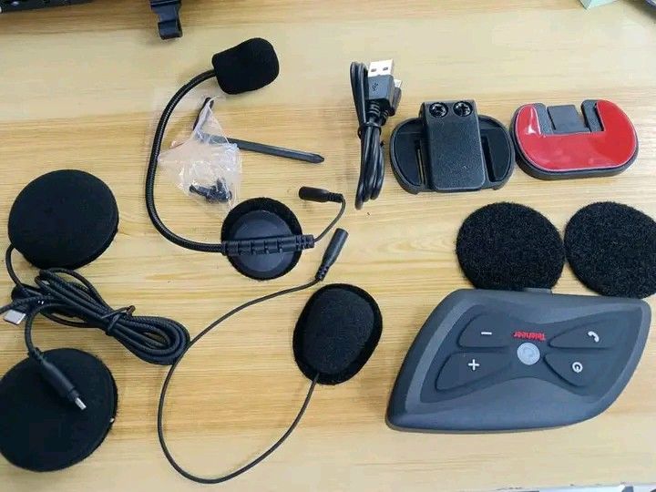 Teleheer T6 Plus Motorcycle Helmet Waterproof Bluetooth Headset/Intercom (Category: Everything Else Others) located in Manila. Submitted by minidivisoria (Listing ID 1292596873, Image 2). Description: Teleheer T6 Plus Motorcycle Helmet Waterproof Bluetooth Headset/Intercom Product Description Features: Full-duplex Bluetooth real-time intercom: Super high sound quality, even when driving at 150km\h, you can clearly answer the phone and intercom. L