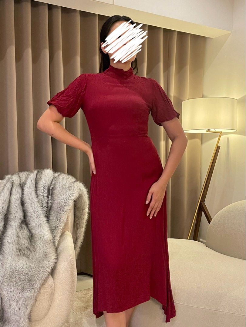 Topshop satin-ish dress (Category: Dresses) located in Pasig City. Submitted by TaufuChan (Listing ID 1292582615, Image 1). Description: Retails for P4500 Selling for P850!! Size small Nice balloon sleeves, just need ironing. Very unique fabric closer look Very elegant and unique cut and design!! Rfs: I gained weight.