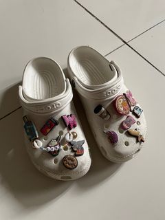 White Crocs Size 8 WMNS (no jibbitz included)