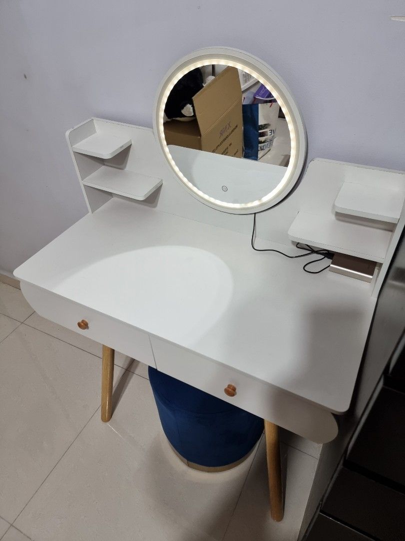 Ring light sales dressing table