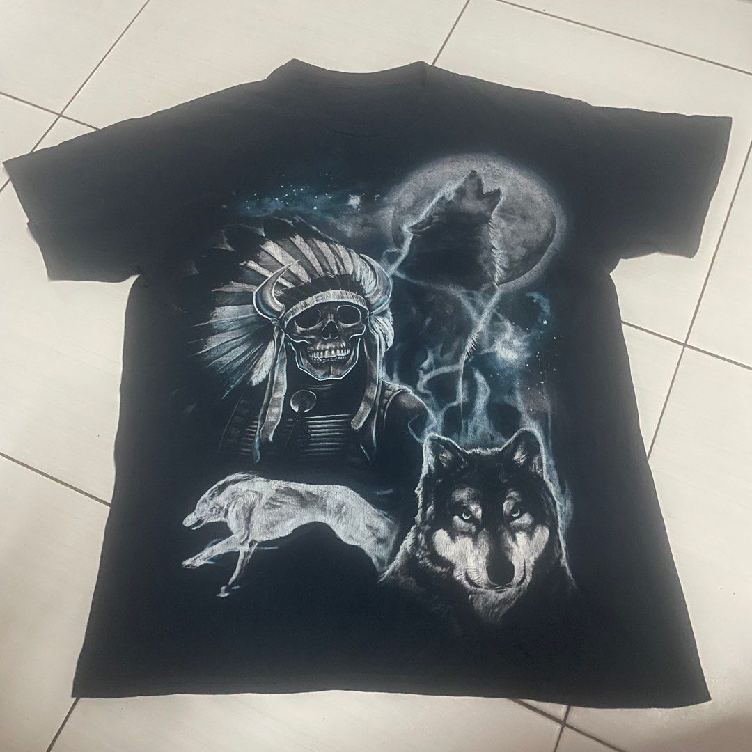 Wolf tee (Category: Tshirts & Polo Shirts) located in Ujong Pasir. Submitted by amlou (Listing ID 1292615865, Image 1). Description: Baju mcm the mountain Tag xde Pit 22 labuh 27 Hitam lg tiada faded .