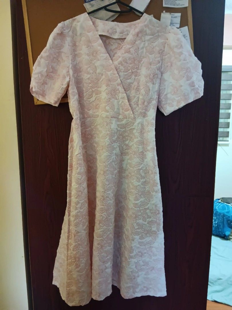 250 (Category: Dresses) located in Caloocan City. Submitted by declutterstn (Listing ID 1292648703, Image 3). Description: used once lang to. mint condition no flaws. white with pink flower prints. galing Bangkok . size is Large..