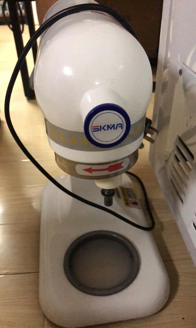 7-Liter Stand mixer (Category: Hand & Stand Mixers) located in Paranaque City. Submitted by conrich (Listing ID 1292778980, Image 3). Description: Used 3x With whisk attachment only. No issue. No time to bake anymore. Decluttering.