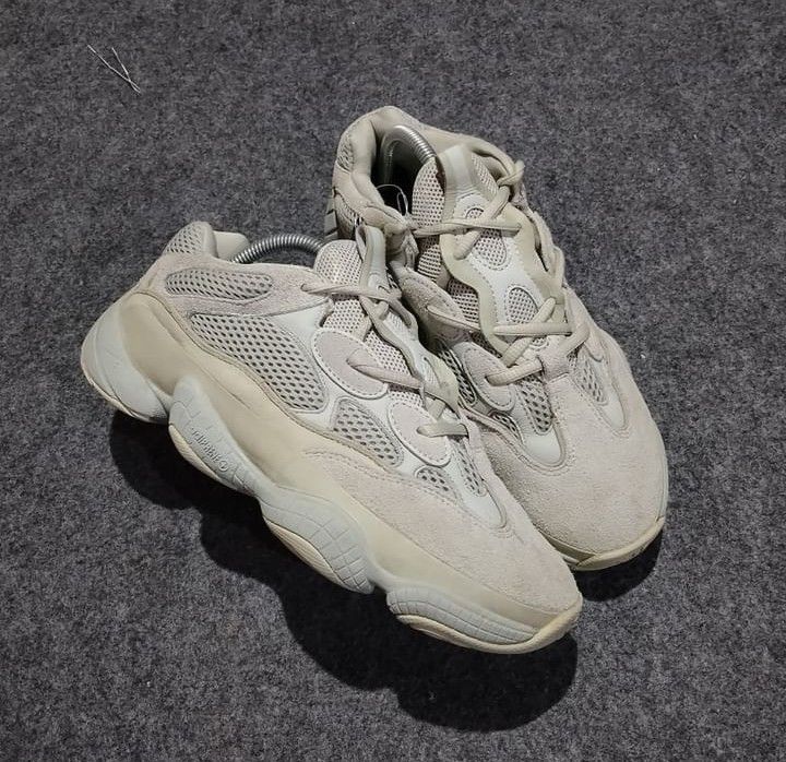 Ultra Boost Yeezy 500 Adidas Yeezy Bianche Rosse Adidas Yeezy 500, Fesyen  Pria, Sepatu Sneakers Di Carousell